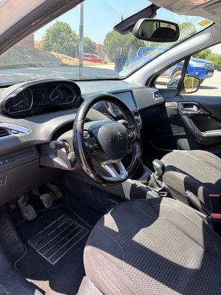 Peugeot 208 2016