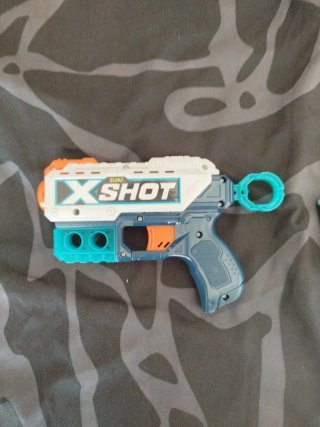 Pistola de dardos X-SHOT ZURU