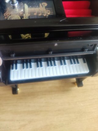 Caja de música joyero piano