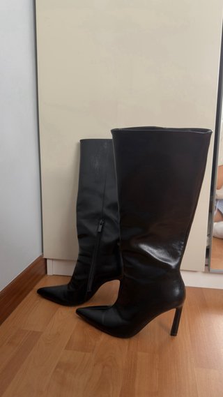 Botas altas de tacón negras