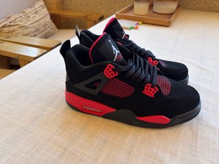 Jordan 4 Negro y Rojo