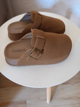 Zuecos niña Camel