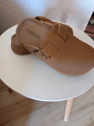 Zuecos niña Camel