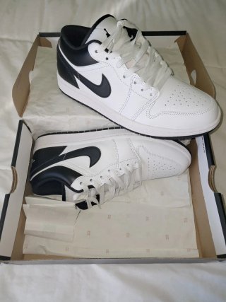 Zapatillas Air Jordan Negras y Doradas