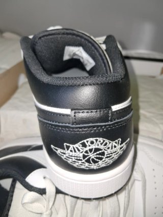 Zapatillas Air Jordan Negras y Doradas