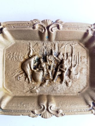 Cenicero Vintage Bronce con relieve