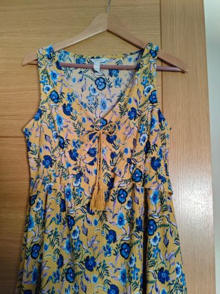Vestido amarillo flores azules sin mangas