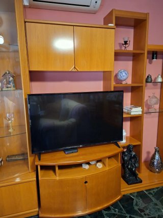 Mueble de salón madera claro