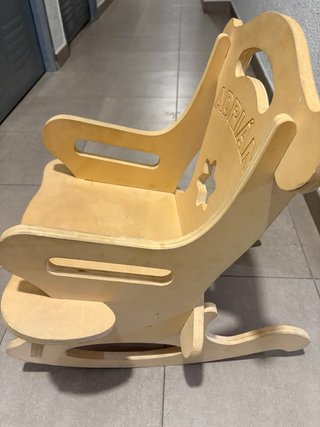 Mecedora infantil de madera. Regalo