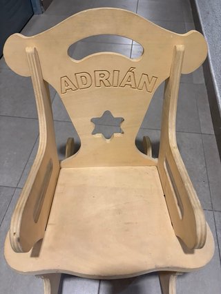 Mecedora infantil de madera. Regalo