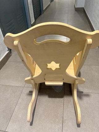 Mecedora infantil de madera. Regalo