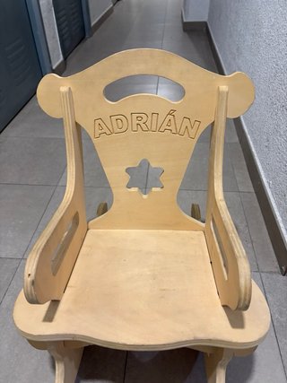 Mecedora infantil de madera. Regalo