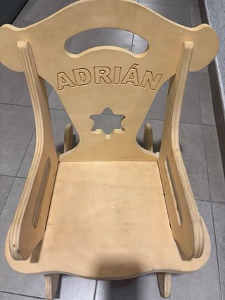 Mecedora infantil de madera. Regalo
