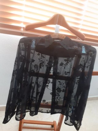 Blusa Yera Talla 42 Encaje Negro mas 5 blusas lote