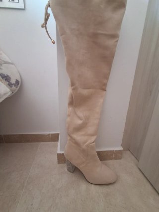 Botas altas beige tacón transparente
