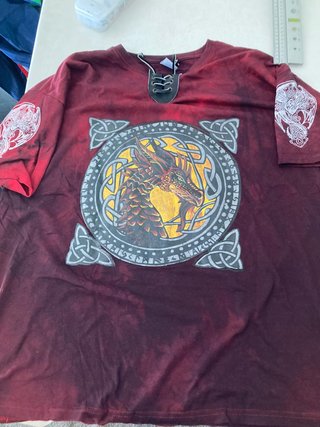Camiseta medieval dragón rojo degradado