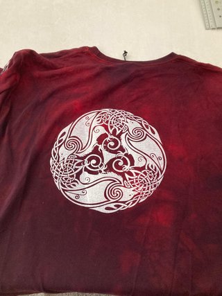 Camiseta medieval dragón rojo degradado