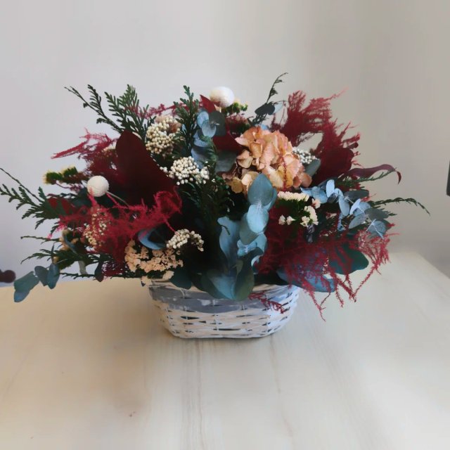 Cesta de flores preservadas