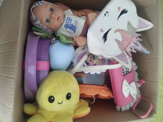 Lote de juguetes: muñecas, peluche y accesorios