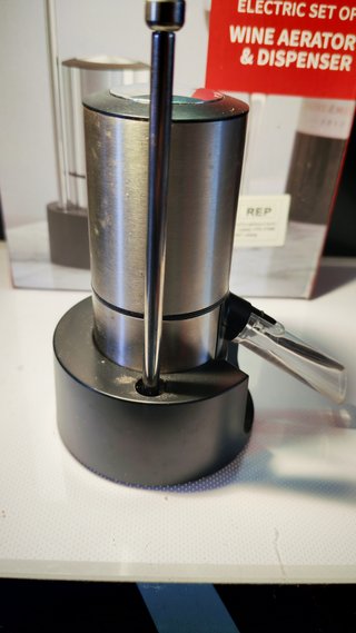 Aireador y dispensador eléctrico de vino
