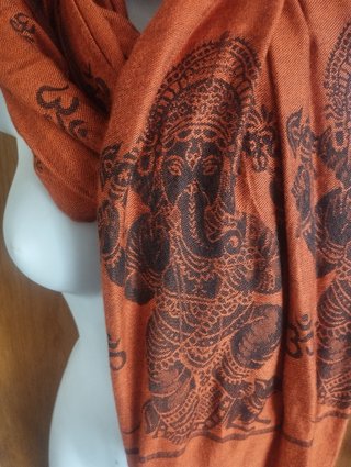 Foulard naranja con estampado hindú