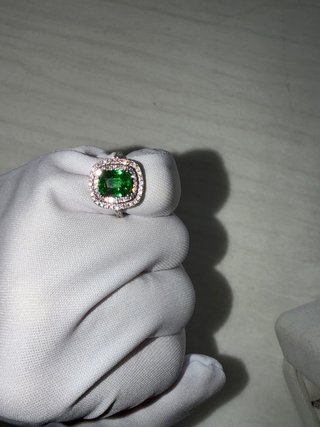 Anillo Oro Blanco Tsavorita y Diamantes