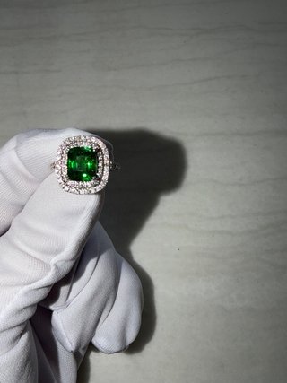 Anillo Oro Blanco Tsavorita y Diamantes