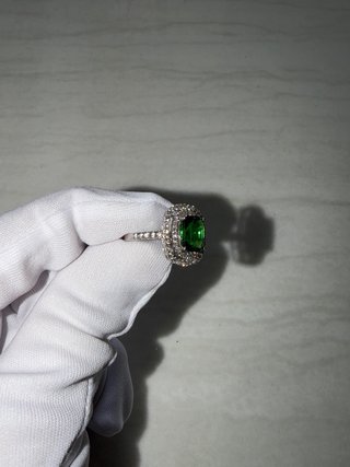 Anillo Oro Blanco Tsavorita y Diamantes