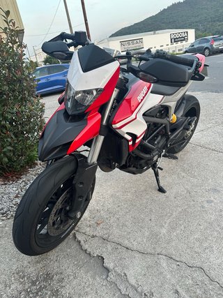 Ducati Hyperstrada 821