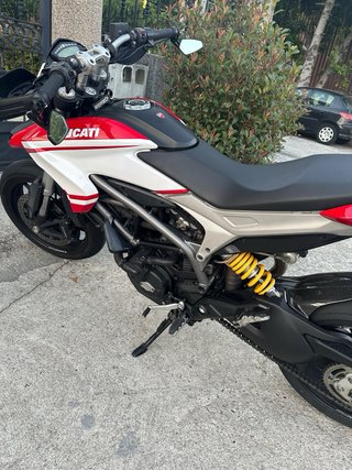 Ducati Hyperstrada 821
