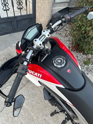 Ducati Hyperstrada 821