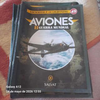 Modellini di Aerei della II Guerra Mondiale con Riviste