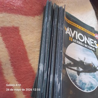 Modellini di Aerei della II Guerra Mondiale con Riviste