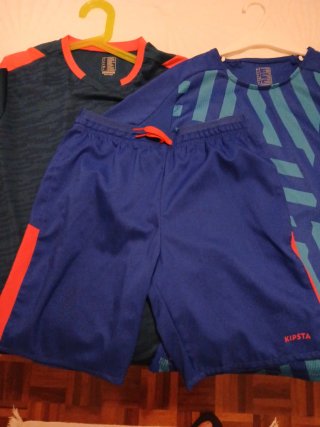Conjunto deportivo niño azul y naranja