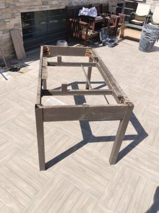 Tavolo da giardino in metallo e legno