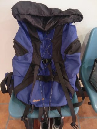 Mochila Altus Alpinista Azul y Negra