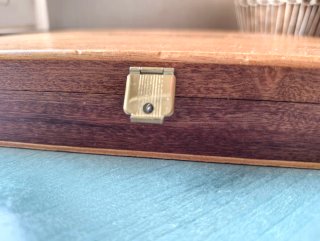 Caja antigua madera La Fama.