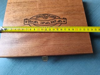 Caja antigua madera La Fama.