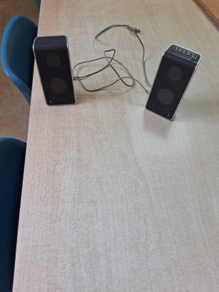 Altavoces Logitech Negros y Plateados