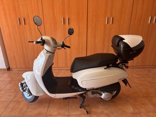 Daelim Besbi 125cc Blanca