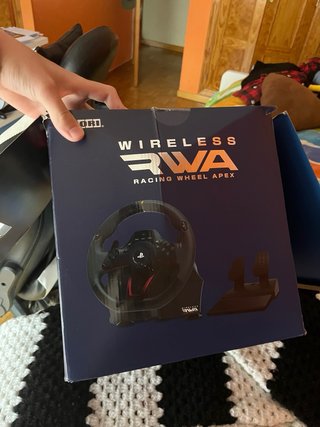 Volante Logitech PS4 (usado 2 veces)