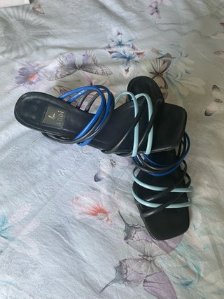 Sandalias Lodi Piel Tiras Azul/Negro