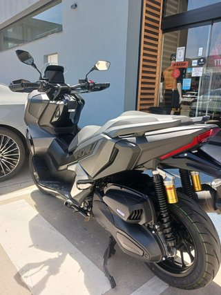 Honda ADV 350 Maxi Scooter Negra/Gris