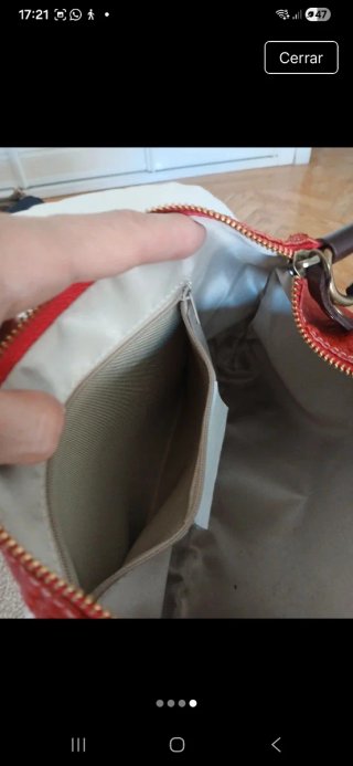 Bolso de mano u hombro. Piel muy suave. Rojo