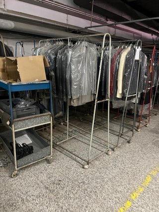 Lote Ropa Hombre: Trajes y Chaquetas