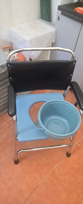 Silla de  Walter o baño portátil sin uso