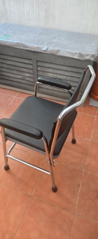 Silla de  Walter o baño portátil sin uso