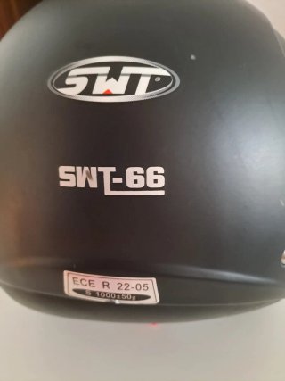 Casco Moto Negro con Visera