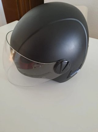 Casco Moto Negro con Visera