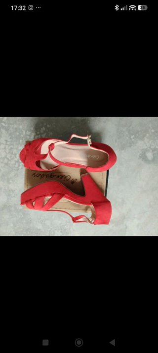 Zapatos de tacón rojos
